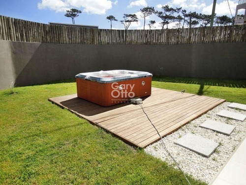 Imagen 12 de 13 de Apartamento En Venta En Primera Linea Playa Mansa - Parrillero