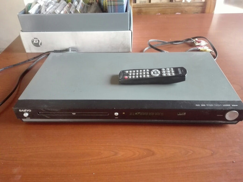 Reproductor Dvd Sanyo Modelo 9309a Con 70 Cd Aprox.