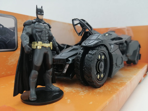 Jada Batman Arkham Knight Batmobile & Batman Escala 1:24 Negro (Usado)