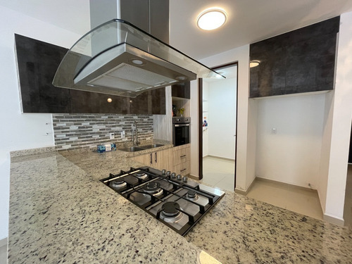 Imagen 7 de 18 de Casa En Venta Con Roof Garden En La Zona De Paseo San Junipero, Queretaro