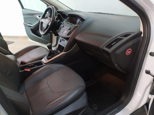 Imagen 15 de 17 de Ford Focus 2.0 Se 5pts 2016