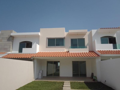 Casa Sola Modelo Clasica Doble Fraccionamiento Seguridad Alberca Jacuzzi