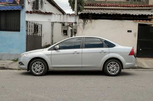 Ford Focus Sedan Glx 2.0 16v (flex)