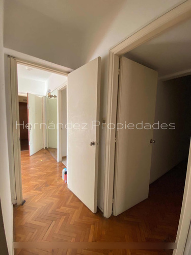 Venta Con Renta 2 Dormitorios Más Servicio. Garage Opcional.