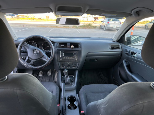 Volkswagen Jetta 2.0 L4 Mt