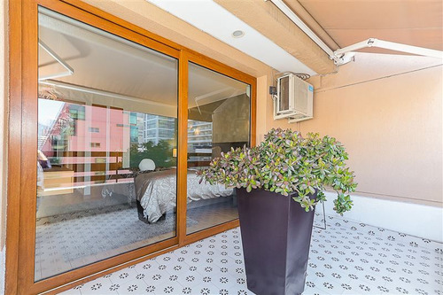 Departamento En Venta De 2 Dorm. En Las Condes