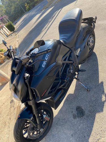 Imagem 2 de 8 de Ducati Diavel Dark