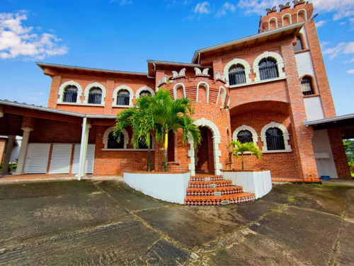 Imagen 2 de 30 de En Venta Exclusiva Propiedad En Urb Privado El Feudo