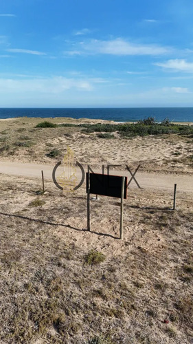 Vendo En Primera Línea Del Mar 2450 M2