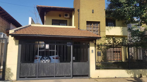 Venta Casa  3 Dormitorios 7 Ambientes Pileta Caseros