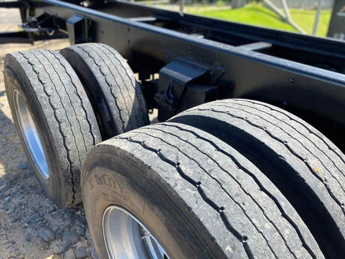 Imagem 3 de 6 de Caminhao Mercedes 1620 6x2 20000 Chassis
