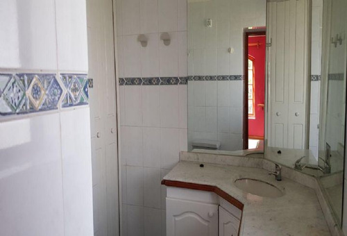 Casa En Venta De 5 Dorm. En Concón