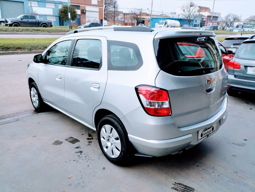 Imagen 4 de 13 de Chevrolet Spin 2017 1.8 Lt 5as 105cv