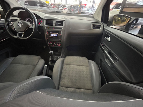 Volkswagen Fox Comfortline 1.6 Flex Manual 2017 Completo Som Rodas Baixa km