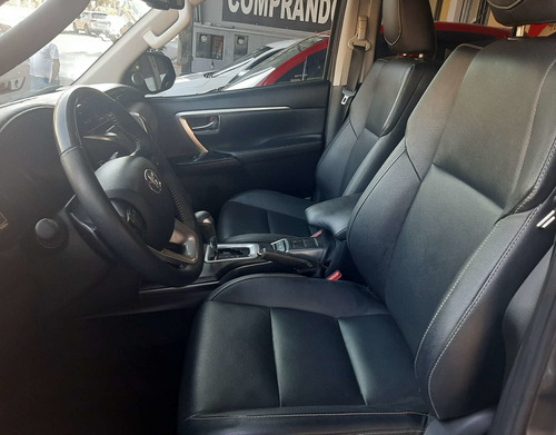 Toyota Hilux SW4 2.8 D-4D TURBO DIESEL SRX 7L 4X4 AUTOMÁTICO