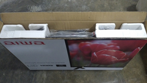Imagen 5 de 6 de Televisor Led Aiwa 32 Aw32b2 Para Reparar Pantalla Partida