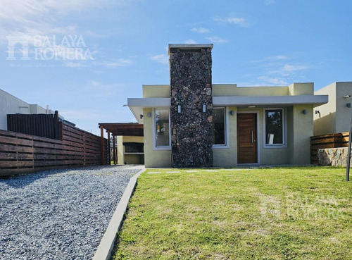 Venta - Casa En Piriapolis Dos Dormitorios Dos Baños Sho5462332