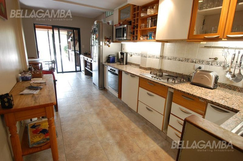 Imagen 6 de 25 de Hermosa Casa Con Jardín En Martinez