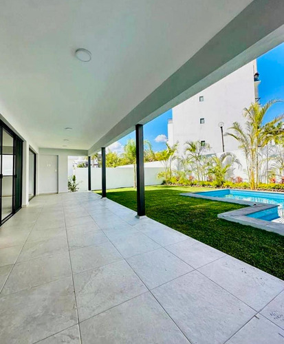Casa Con Alberca Y Seguridad En Fraccionamiento