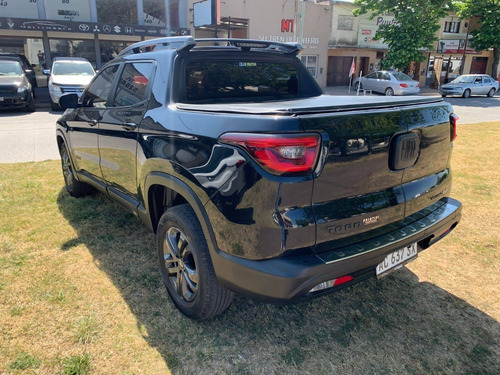Imagen 3 de 10 de Fiat Toro Volcano Black Jack Modelo 2018
