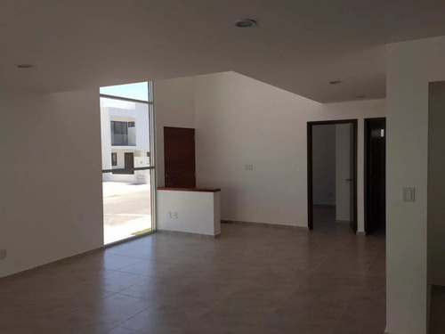 Imagen 2 de 14 de Se Vende Preciosa Residencia En Zibatá, 4 Recamaras, Una En