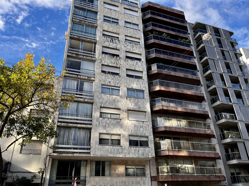 Apartamento En Venta De 3 Dormitorios En Pocitos (ref: Alh-508)