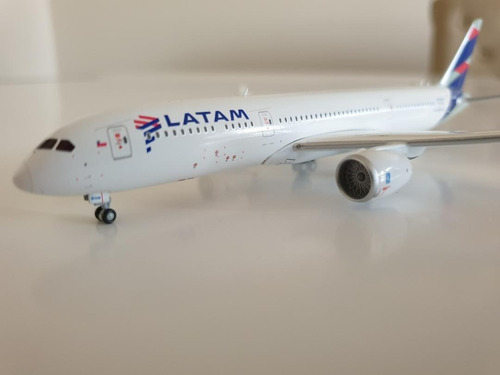 Aviòn Geminijets Escala 400 Boeing 787-9 Latam