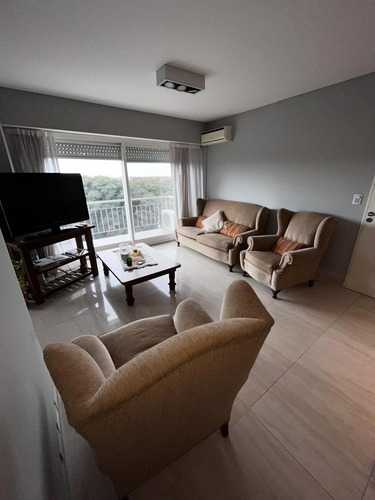 Departamento De 4 Ambientes Dependencia En Venta En Acassuso.