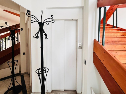 Casa En Venta De 8 Dorm. En Las Condes