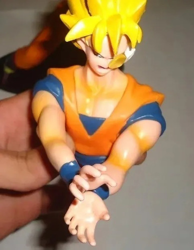 Muñeco Dragon Ball Super Saiyajin Con Detalles Leer (Usado)