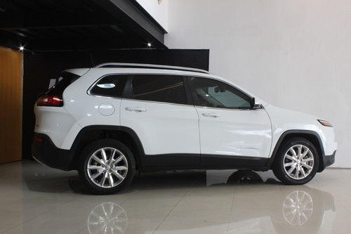 Imagen 8 de 10 de Jeep Cherokee Limited Plus 4x2