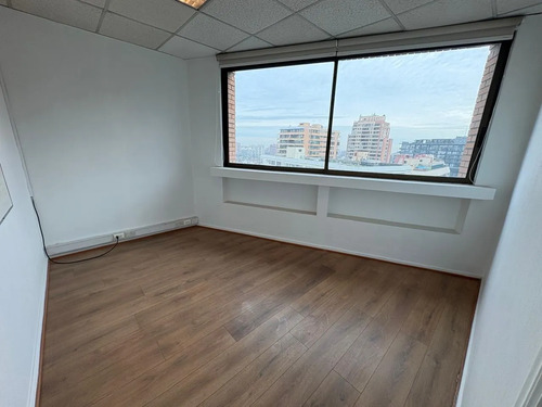 Oficina Con Terraza Y Vistas Despejadas En Nueva Apoquindo