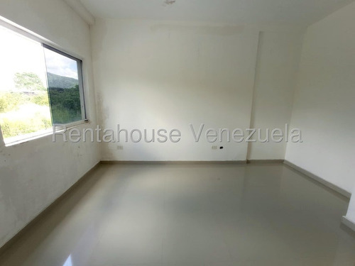 Townhouse En Venta En San Diego Carabobo, Conjunto Privado Nuevo A Estrenar En Obra Blanca Con Pozo Propio, Cuenta Con Un Metraje De 160 Mtrs Duplex Con Patio