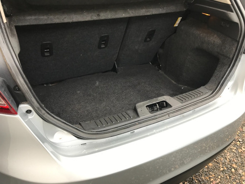 Imagen 12 de 25 de Ford Fiesta Se Plus 1.6 Año 2014 - Liv Motors