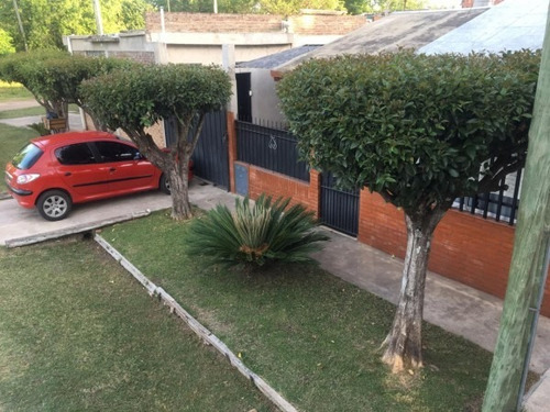 Imagen 4 de 26 de Casa En La Reja Cerca De Acceso Oeste Con Dos Locales