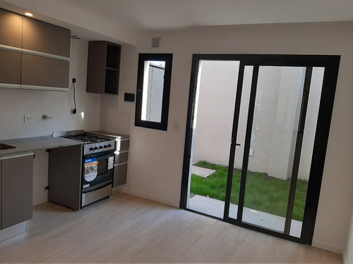 Imagen 5 de 17 de Duplex 3 Ambientes Con Patio A Estrenar. Zona Villa Primera
