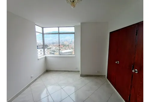 Amplio Apartamento Con Excelente Ubicacion En Medellin La Candelaria