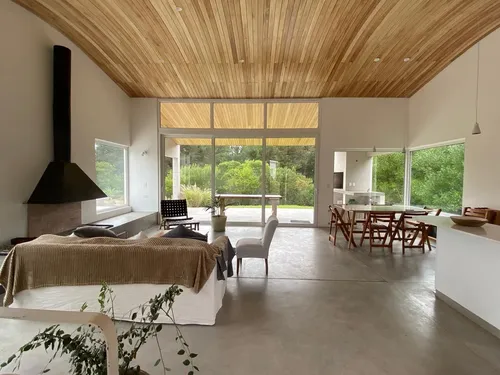 Casa Cómoda, Amplia, Muy Luminosa Y Encantadora Vista.