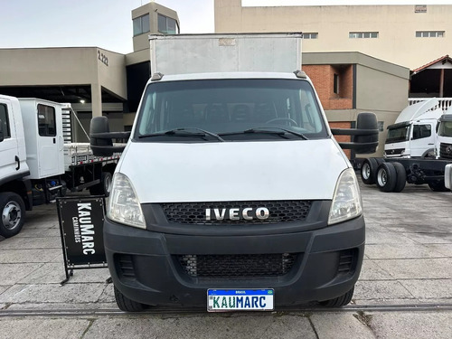 Iveco 70c17 Ano 2014 4x2 Cabine Dupla Baú /ñ Sprinter Master