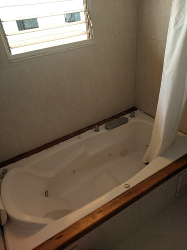 Se Vende Apartamento En La Urbanización Las Salias, San Antonio De Los Altos. Nc
