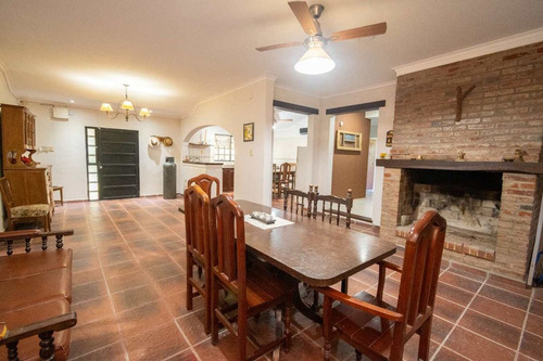 Venta Casa 4 Dormitorios Pileta Y Parque Colastine