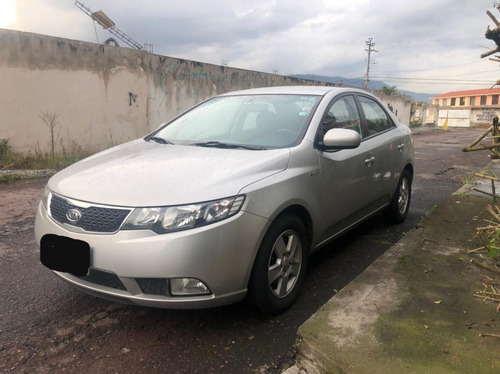 Kia Cerato Forte 2015, 80000km, Matriculado 2021, Negociable