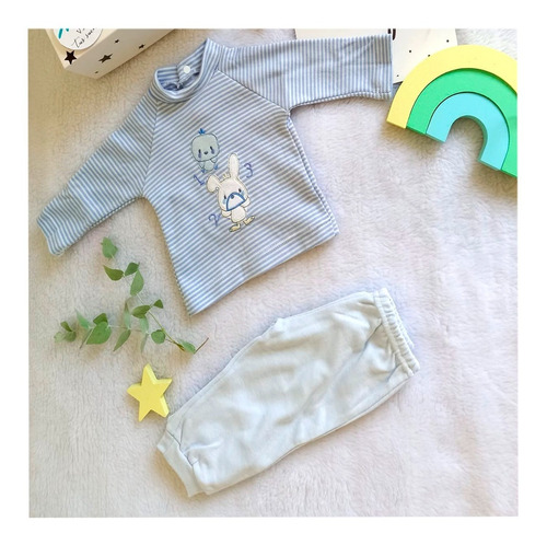 Imagen 3 de 5 de Ajuar Caja Pijama Camiseta Bordada Rayada + Pantalon Sin Pie