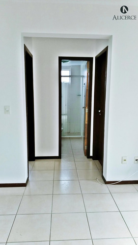Apartamento Com 2 Dormitórios No Água Verde! - 2468