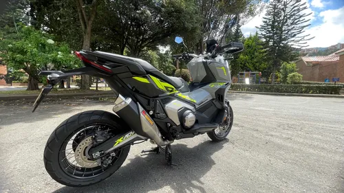 Xadv 750