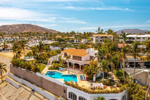 Casa De Lujo Con Jardín, Terraza, Pergola Y Alberca Privada,
