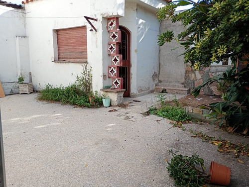 Casa 2 Dorm Monseñor P Cabrera