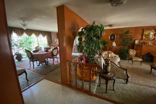 Casa En Venta En Querétaro ¡ Ideal Para Oficinas, Escuela O Cafeteria!