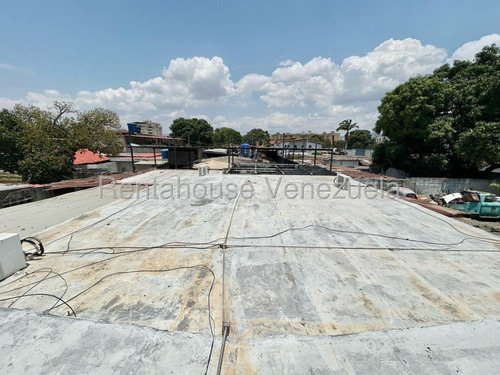 Dennymar, Vende Espectacular Casa En Avenida Principal Del Centro De Barquisimeto Cuenta Con 2 Locales Comerciales Y Todo En Optimas Condiciones. Con Todos Los Servicios Basicos B5a18806