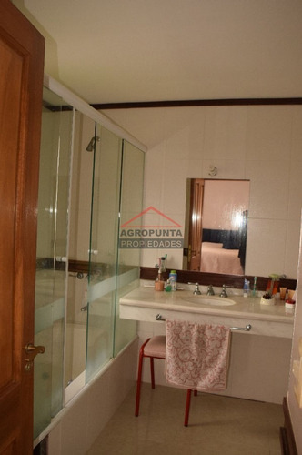 Casa En Lugano, 5 Dormitorios - Ref: 4094